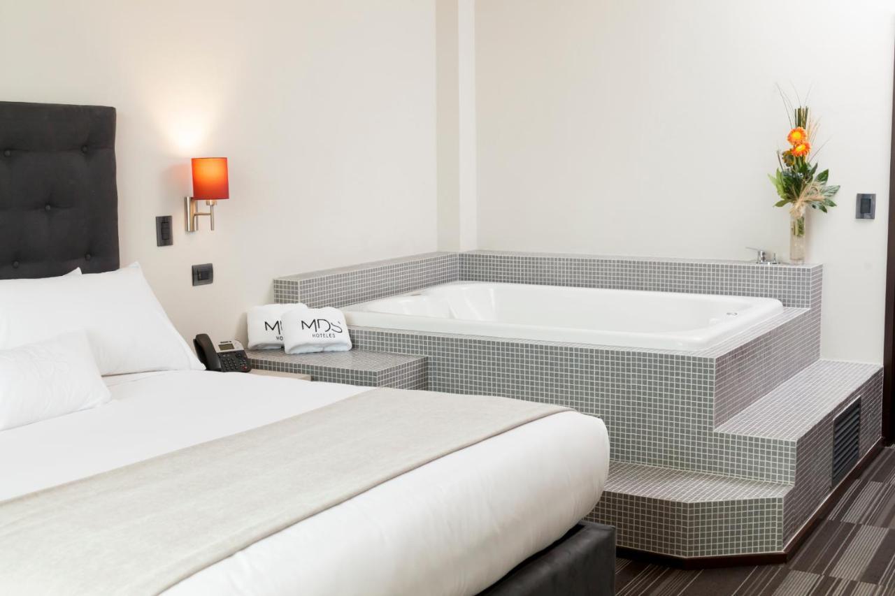 Mds Hotel Chillán Dış mekan fotoğraf A whirlpool tub in a hotel room
