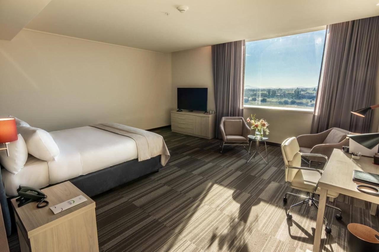 Mds Hotel Chillán Dış mekan fotoğraf A guest room at the Hilton San Diego Bayfront