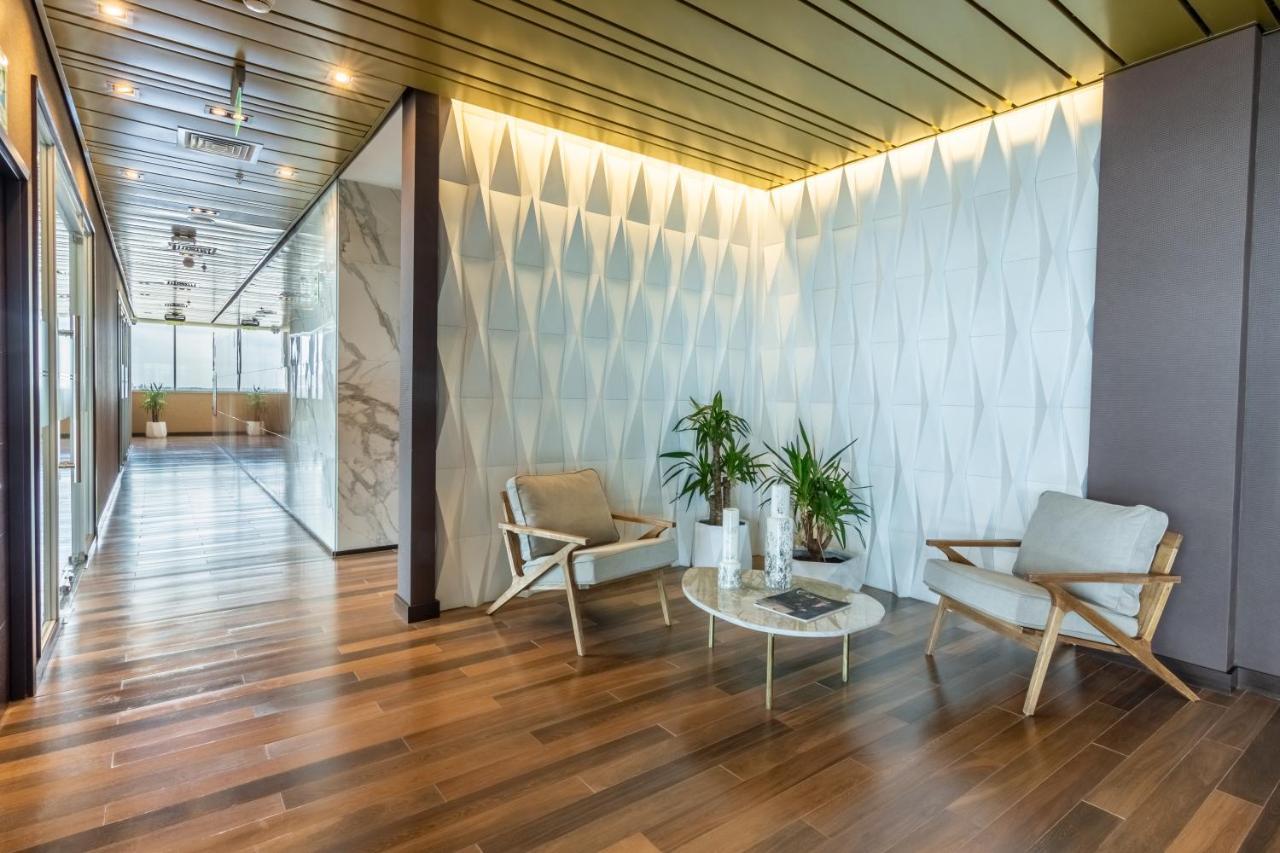 Mds Hotel Chillán Dış mekan fotoğraf The interior of the 1000 sqm. office of the company in the 10th floor of the 1000 sqm. building of the World Trade Center in Panama City.